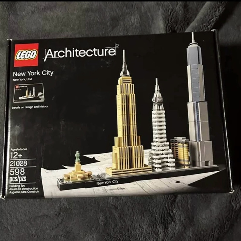 LEGO Architecture New York City Skyline Set - Black, White, Tan